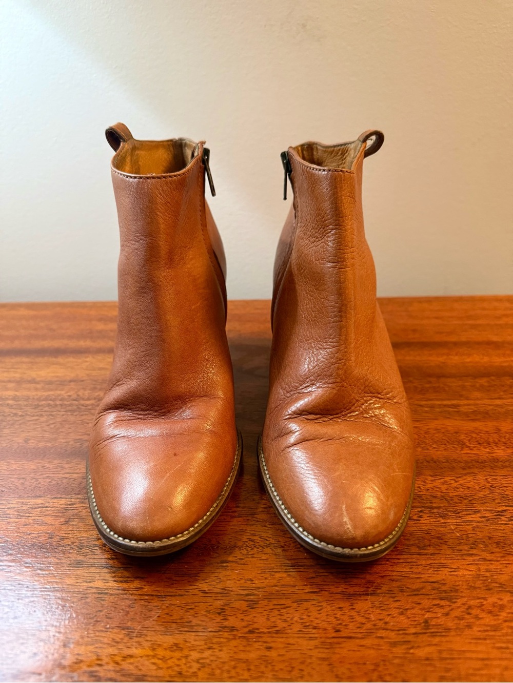 Women’s Madewell Leather Chelsea Boots in Tan. Used. Sz 8.